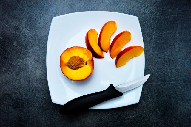 Sliced peaches