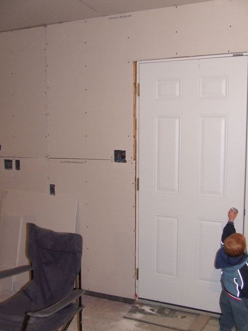 the dinning room with drywall