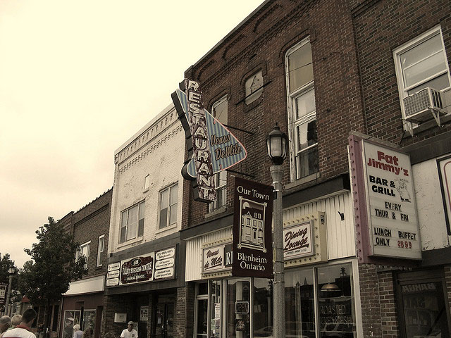 restaurants on main street