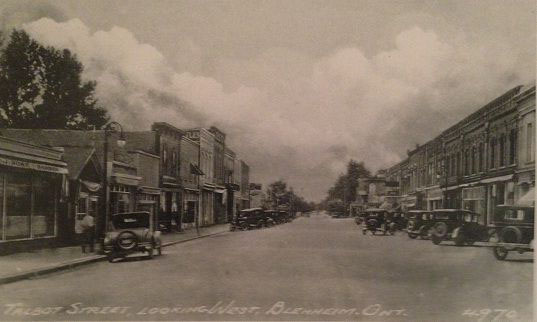 Cars parked on mainstreet, early 1900s